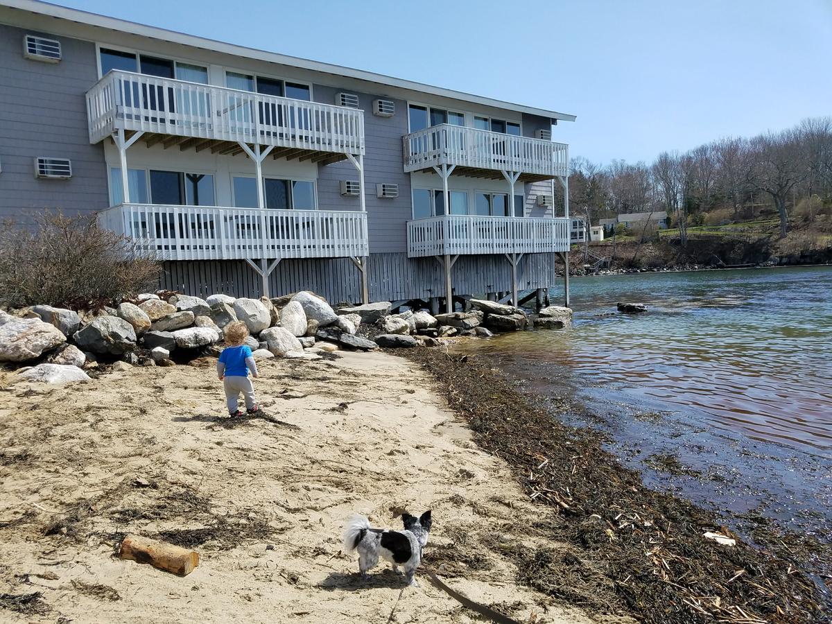 Smugglers Cove Inn Dayville Exterior foto