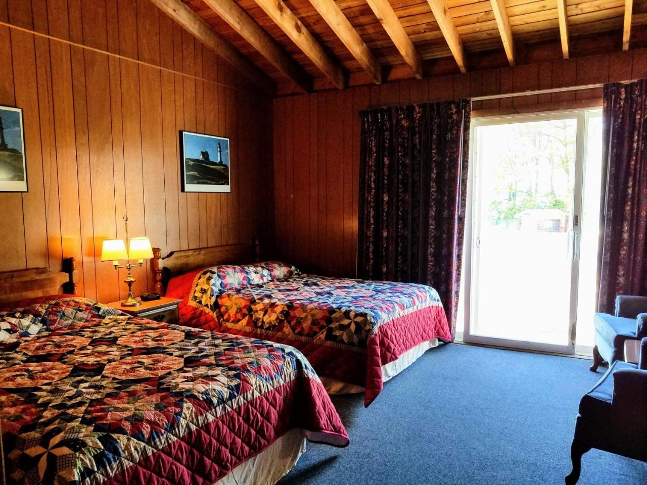 Smugglers Cove Inn Dayville Exterior foto